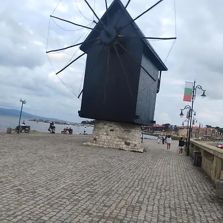 Sun Rays 公寓 内塞伯尔